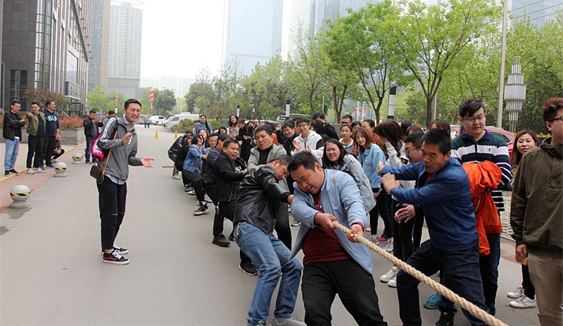 陕西J9集团平台集团工会组织进行春季拔河角逐