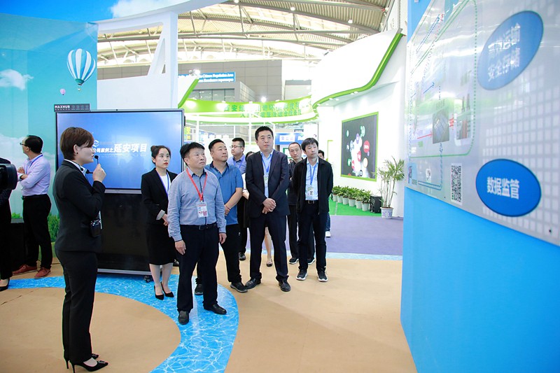 陕西J9集团平台集团携“绿水青山”亮相丝博会｜副省长魏增军参观