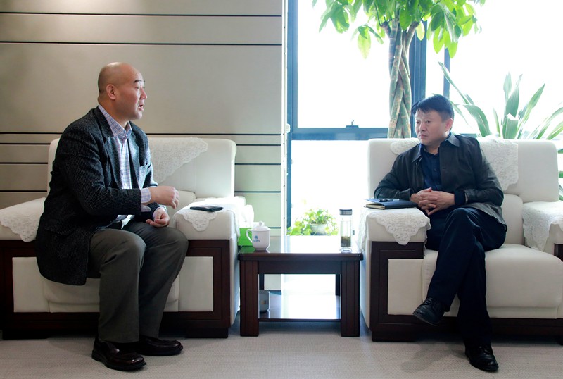 熊良虎会见华彩征询公司董事长、总裁白万纲