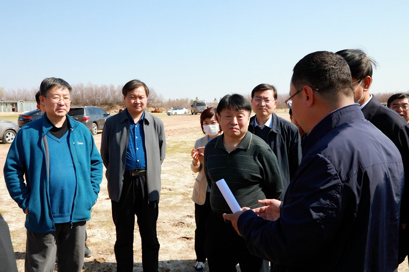 熊良虎出席省人大黄河道域陕西段生态；ず透咧柿糠⒄棺ㄌ獾餮凶富