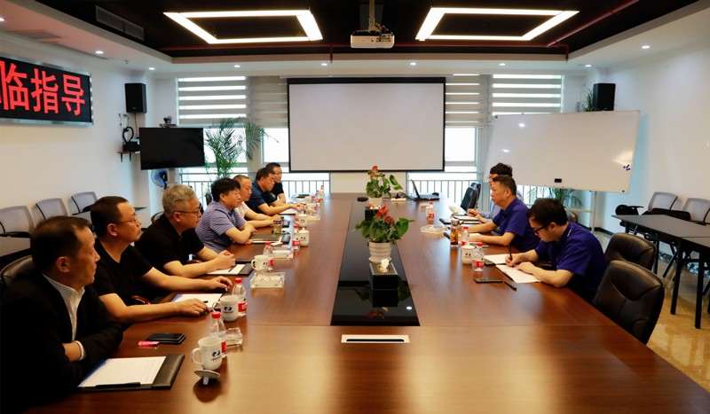 熊良虎在沉庆市中科大业集团调查时强调：对峙生态优先战术，想好生态经、走好扶贫路