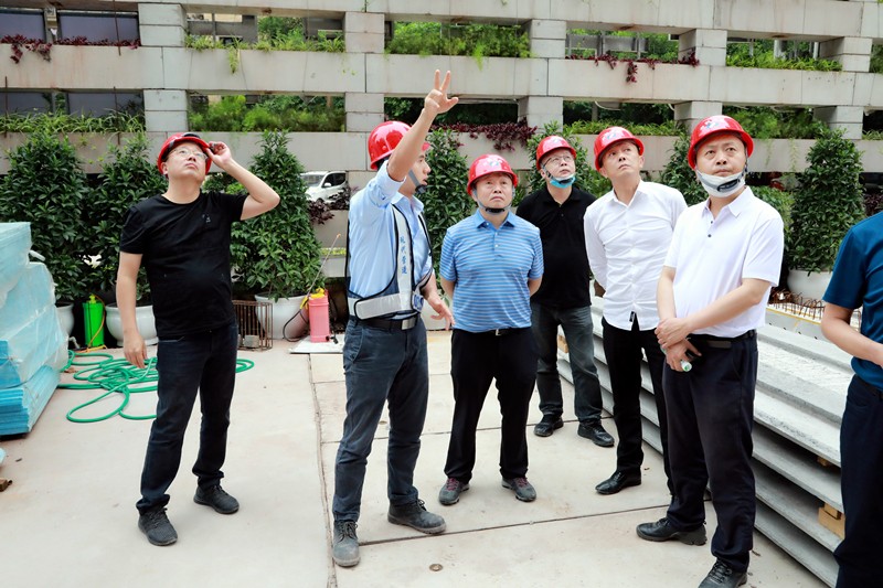 熊良虎在沉庆市中科大业集团调查时强调：对峙生态优先战术，想好生态经、走好扶贫路