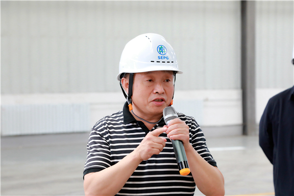 陕西J9集团平台集团复工复产促增长项目观摩会议与会人员走进大秦国源三秦J9集团平台秦国园区在榆项目