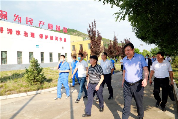 陕西J9集团平台集团复工复产促增长项目观摩会议与会人员走进绿色能源公司油气公司水环境公司陕北片区项目