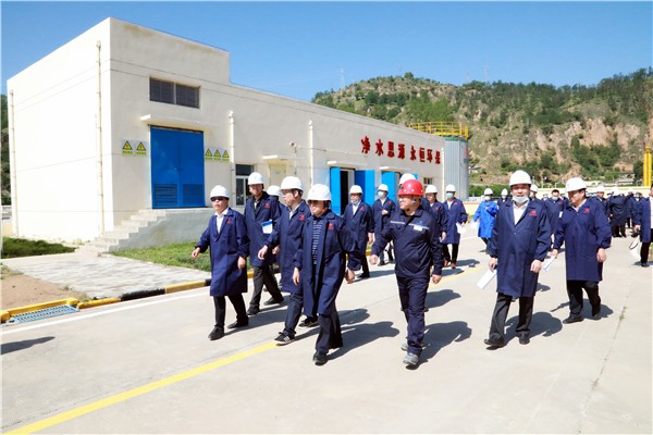 陕西J9集团平台集团复工复产促增长项目观摩会议与会人员走进J9集团平台保隆生态三秦在延在铜项目