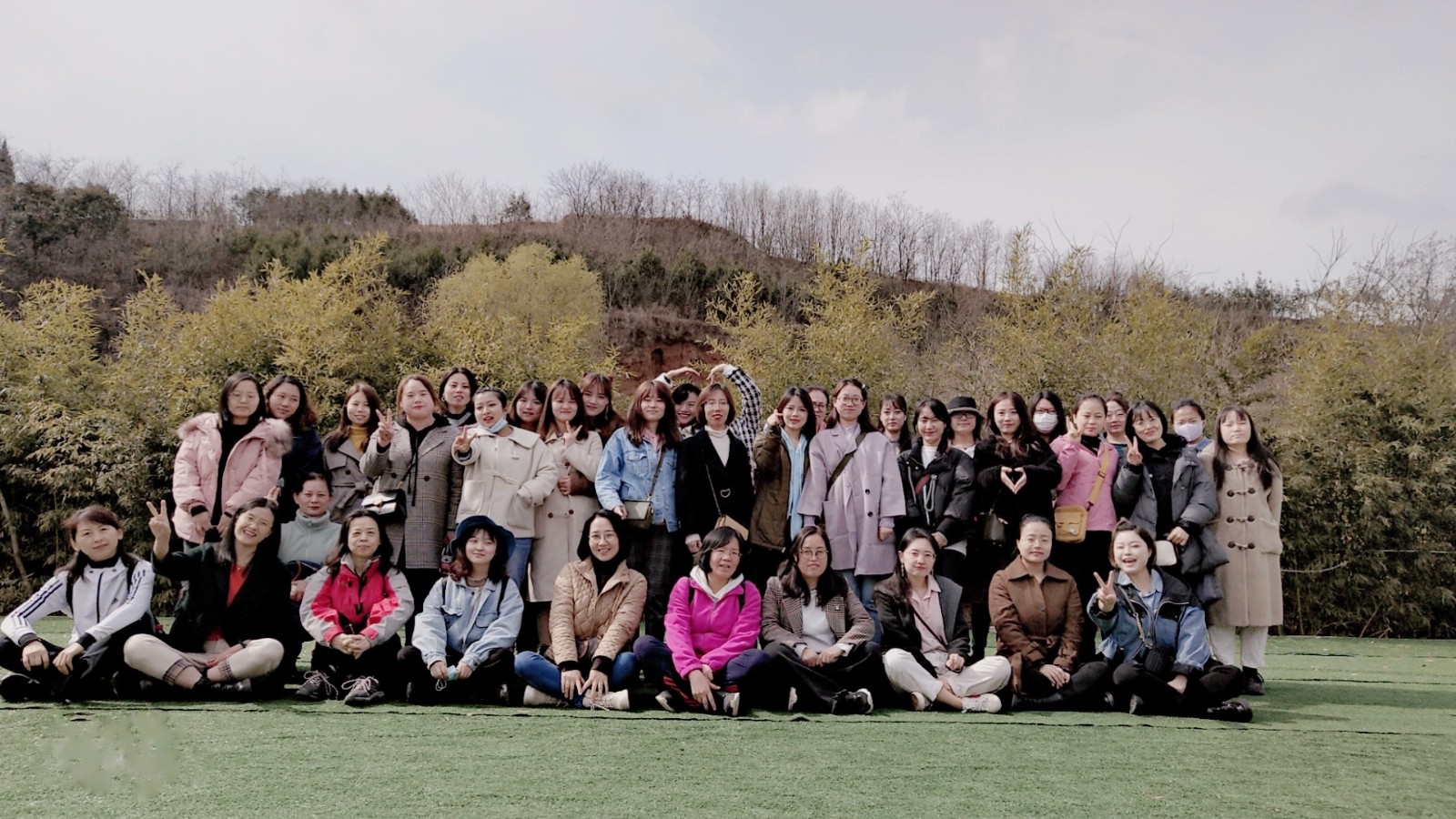 亲热天然 携手阳光 | 水环境公司发展“三八”妇女节赏花踏青活动