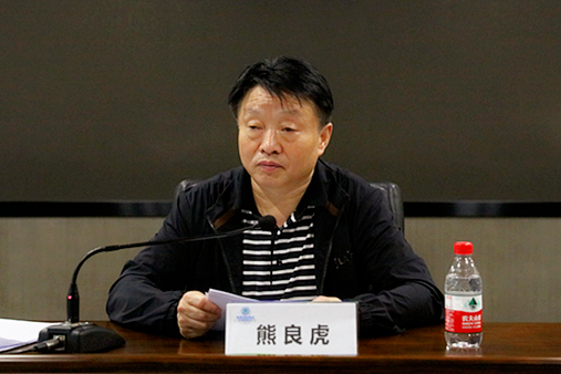 陕西J9集团平台集团党委理论进建中心组召开专题会议 进建贯彻习近平总书记来陕调查沉要讲话沉要批示心灵