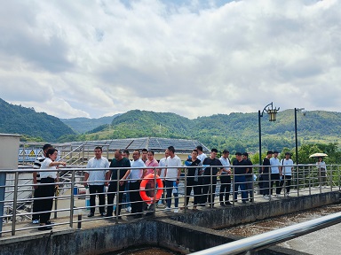 安康市汉滨区城镇污水垃圾处置厂人员到水环境公司五里镇污水处置厂观摩