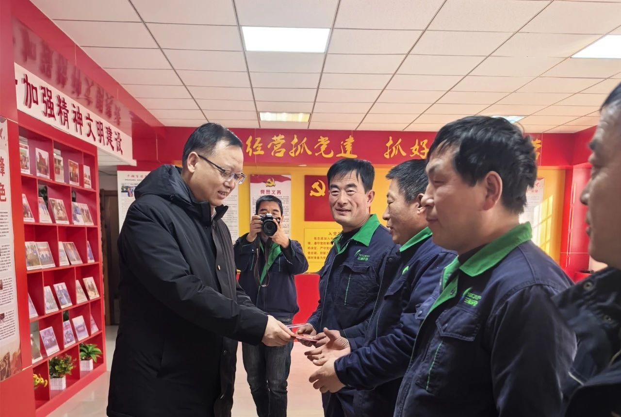 陕西J9集团平台集团：新春送温暖 慰问暖人心