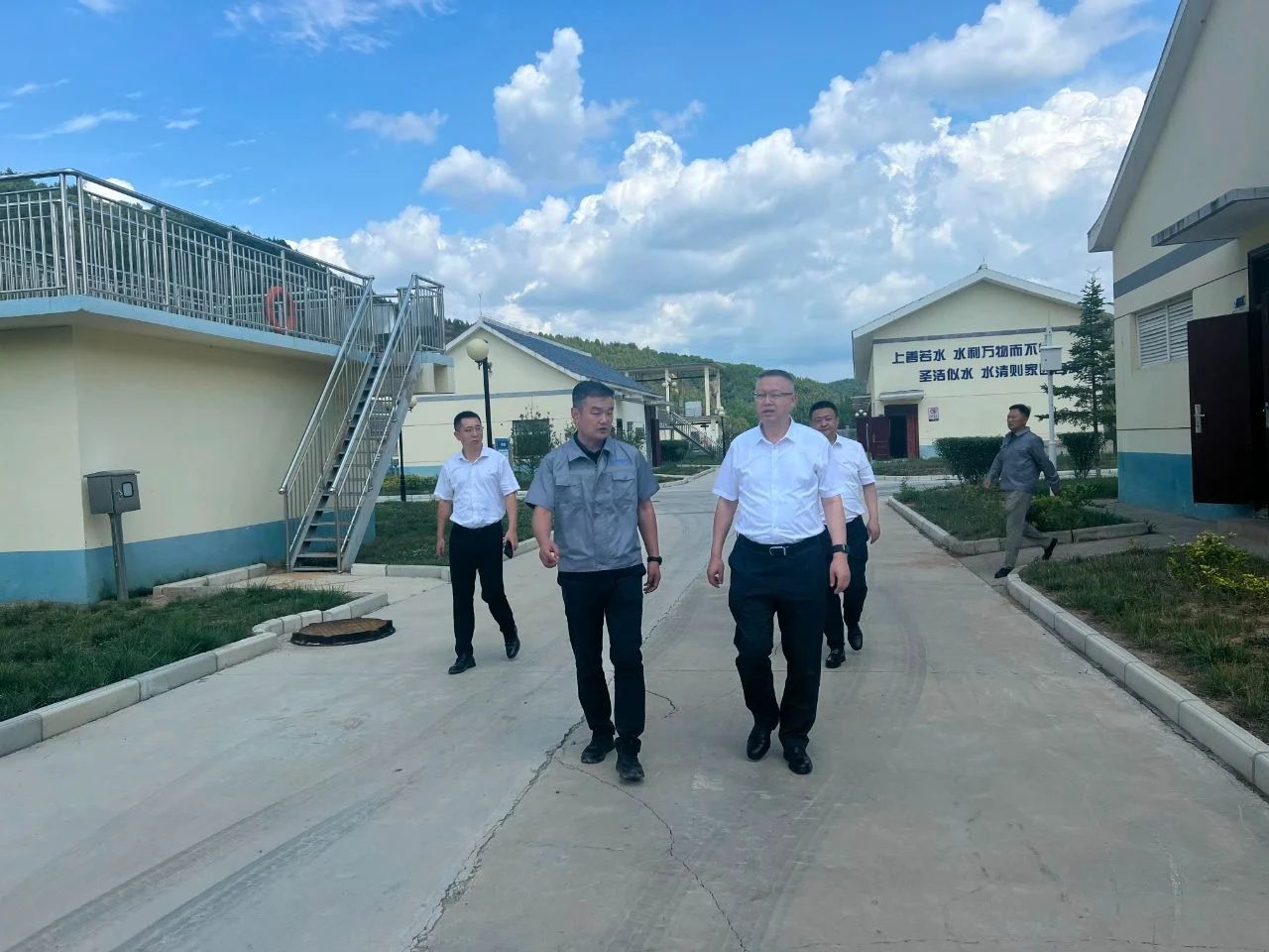 郝军亮到水环境公司黄陵县污水处置厂督导查抄安全J9集团平台工作